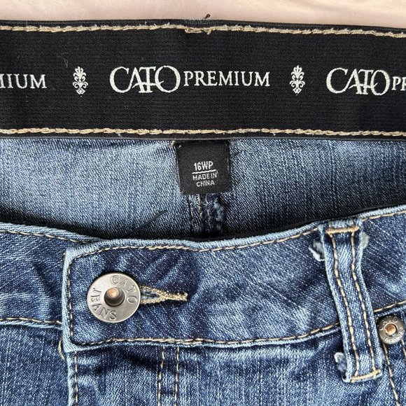 Gently used Cato Premium women's riveted 5-pocket stretchable jeans Size 16WP - Picture 2 of 8